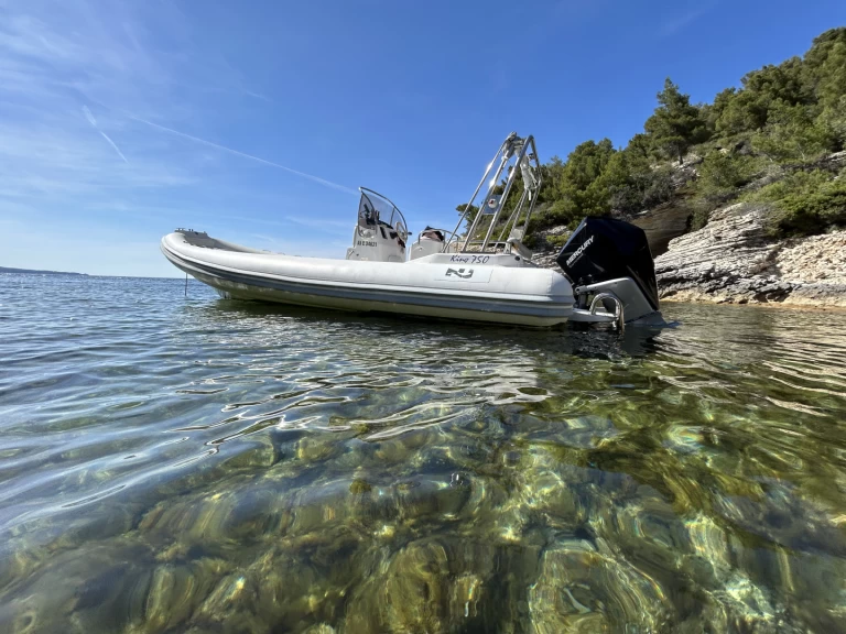 Alquiler de embarcaciones Nuova Jolly King 750 enSaint-Florent en Samboat