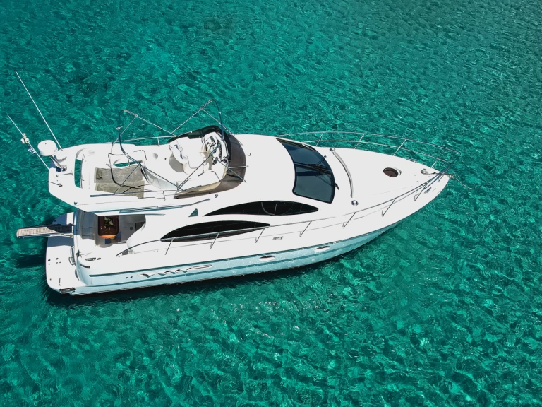 Alquiler de Azimut Azimut 43 Fly en Ornós