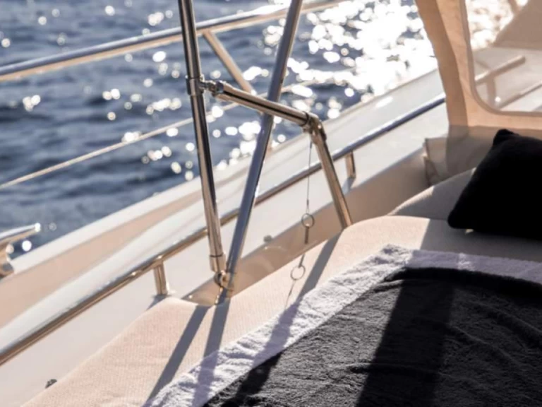 Alquiler de embarcaciones Prestige 680S enCôte d'Azur en Samboat