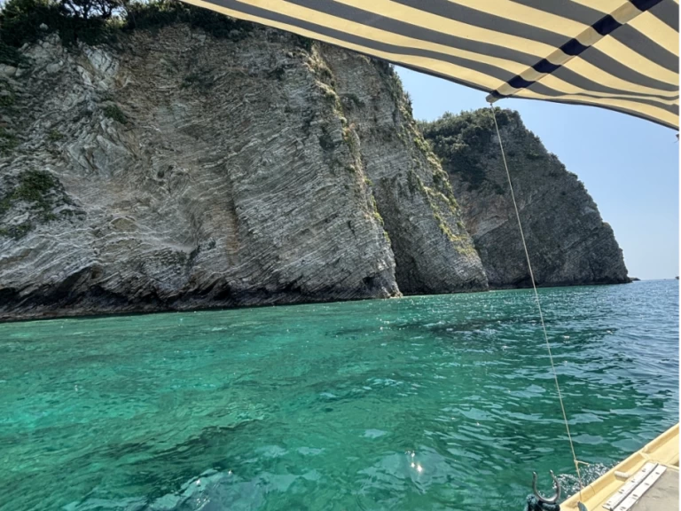 Lancha para alquilar Budva al mejor precio