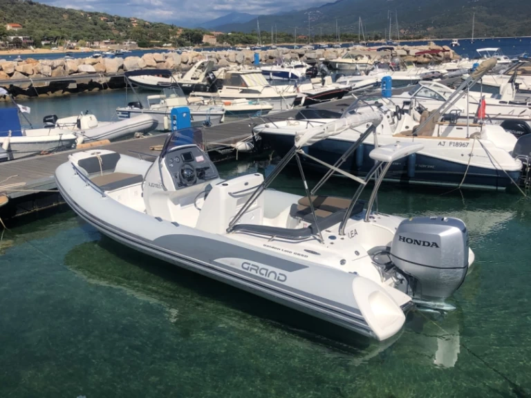 Alquiler Neumática Grand Boats con o sin  título de navegación