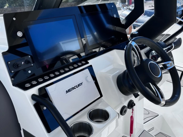 Alquiler de Neumática, con o sin patrón Zodiac Cogolin