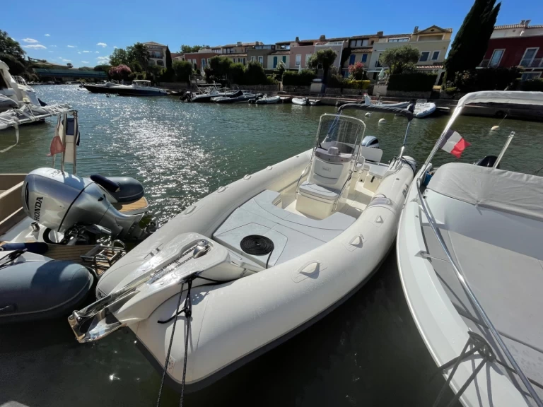 Alquiler Neumática Bwa con o sin  título de navegación