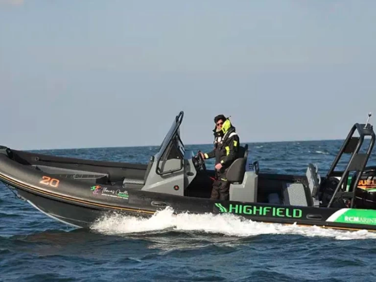 Alquiler de embarcaciones Highfield 700 THOMAS COVILLE enCogolin en Samboat