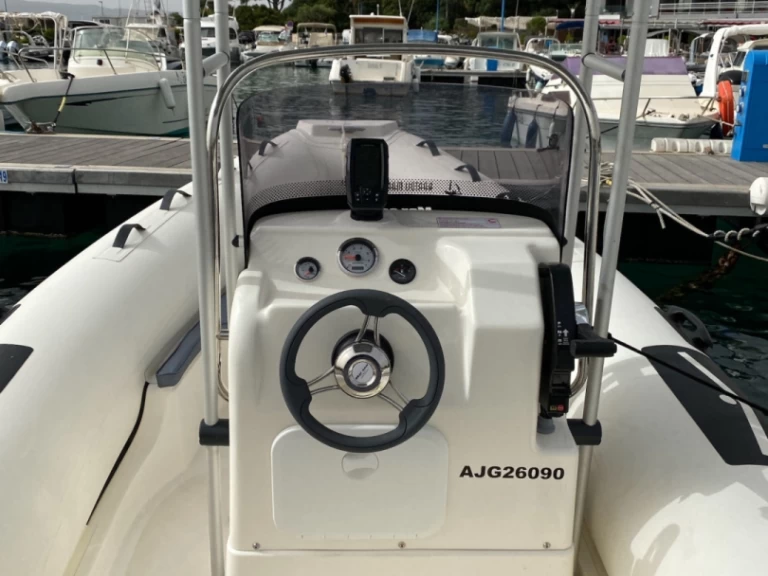 Alquiler de barcos Porto Pollo barato de Marsea SP 90