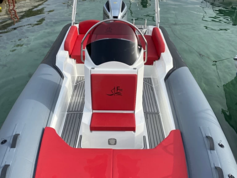 Alquiler Neumática Fanale marine  con o sin  título de navegación