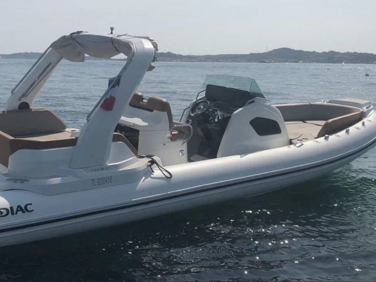 Alquiler de embarcaciones Zodiac Medline 9 enPort Grimaud en Samboat