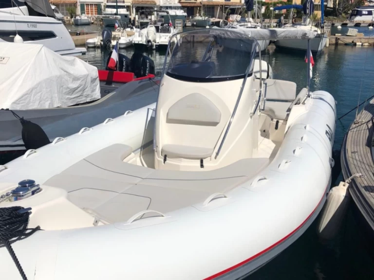 Alquiler de embarcaciones Bwa Sport 28 GTc enPort Grimaud en Samboat