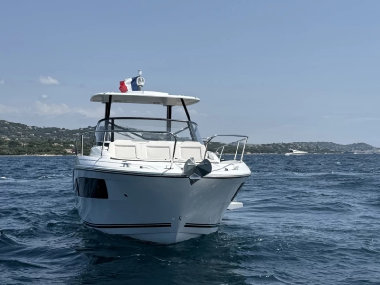 Alquiler de embarcaciones Jeanneau Cap Camarat 9.0 WA enPort Grimaud en Samboat