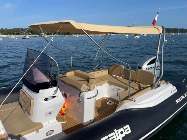 Alquiler de embarcaciones Salpa Salpa Soleil 23 enCogolin en Samboat