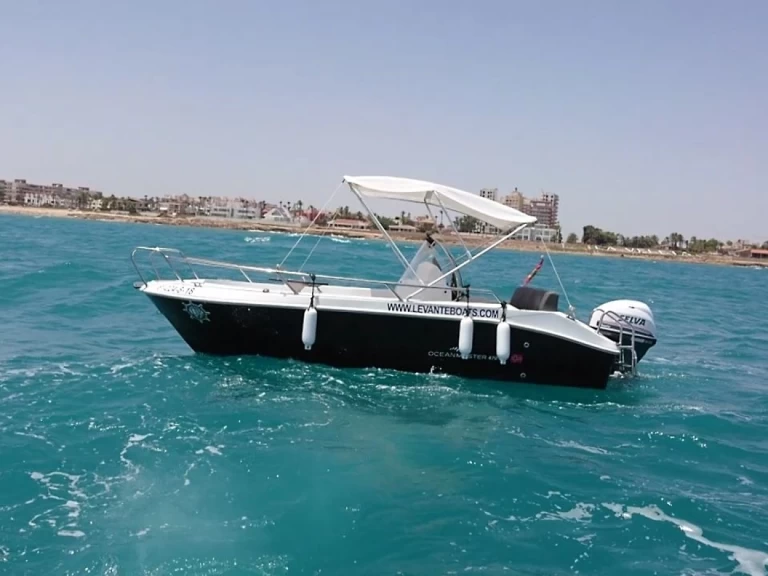 Alquiler de barcos Torrevieja barato de OCEAN MASTER 470 WA