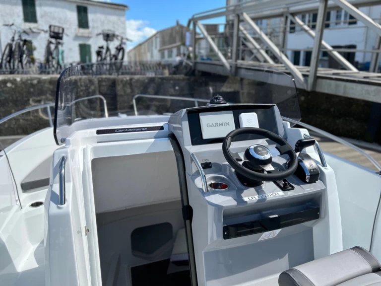Jeanneau Cap Camarat 7.5 CC Serie 3 de alquiler a La Flotte