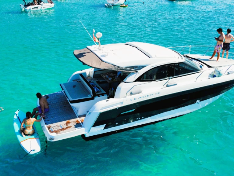 Jeanneau Leader 36 de alquiler a Fornells