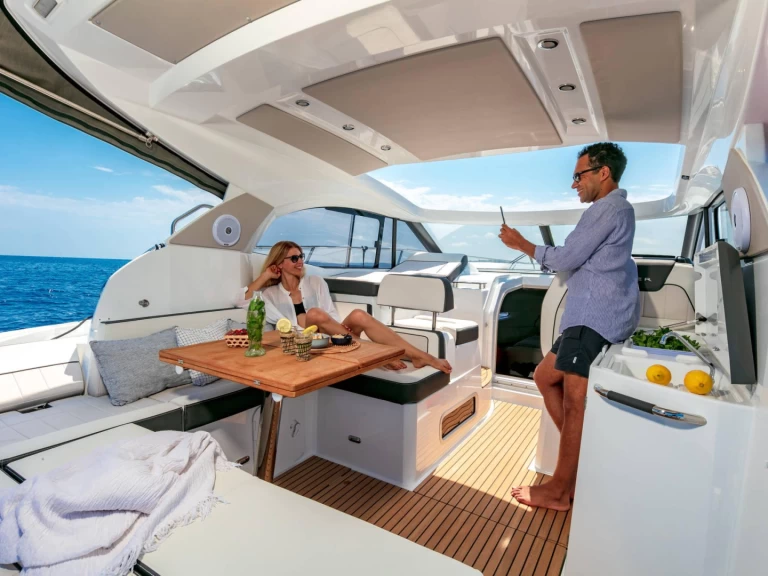 Alquiler de Jeanneau Leader 36 en Fornells