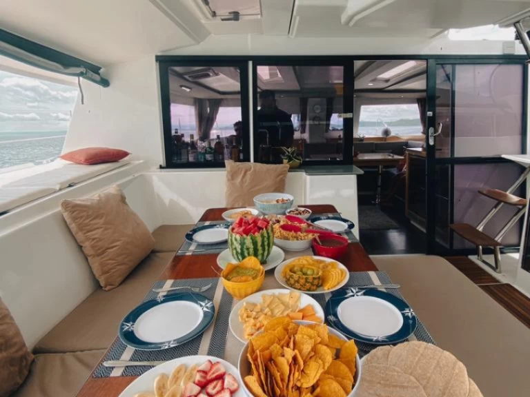 Alquiler Lancha Fountaine Pajot con o sin  título de navegación