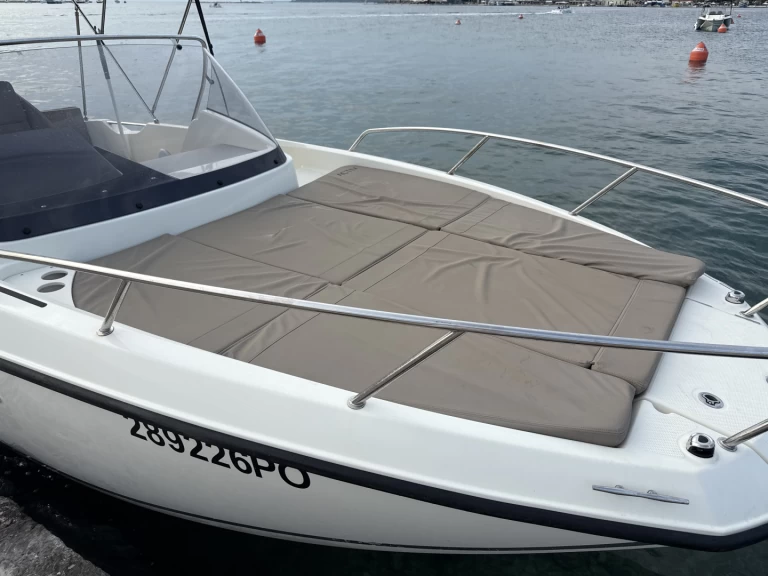 Quicksilver Activ 675 Sundeck de alquiler a Porec Port