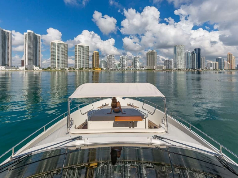 Alquiler de  Dominator S.r.l GOLDEN 3 en Miami