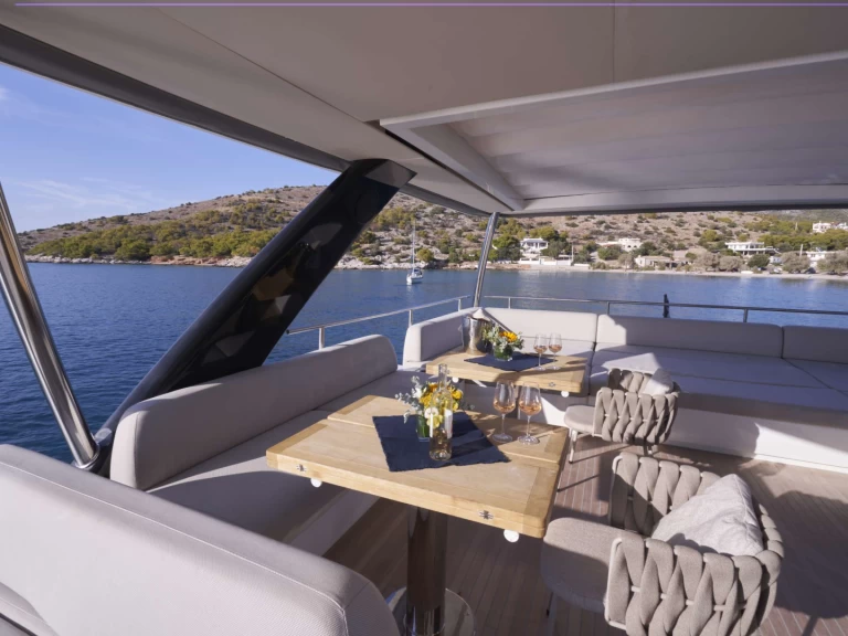 Alquiler de embarcaciones Lagoon CRAZY HORSE enNéa Péramos en Samboat