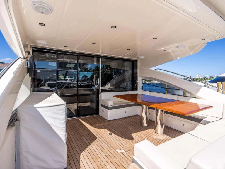 Alquiler de embarcaciones Princess Viking POLICY LIMITS enFort Lauderdale en Samboat