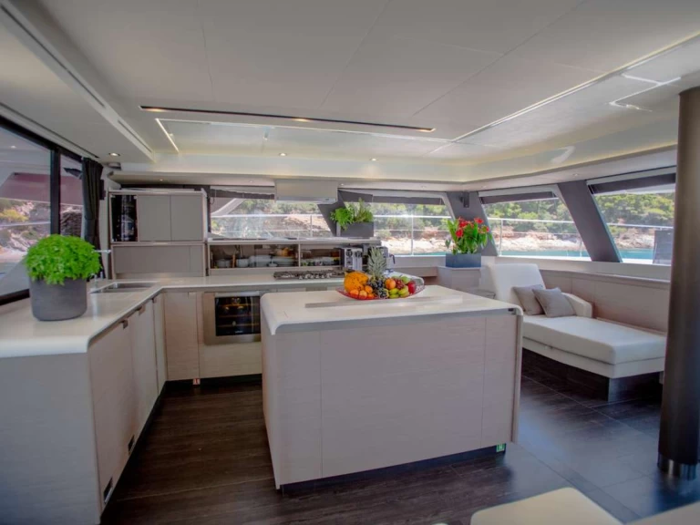 Alquiler de barcos Néa Péramos barato de MAJESTY OF GREECE