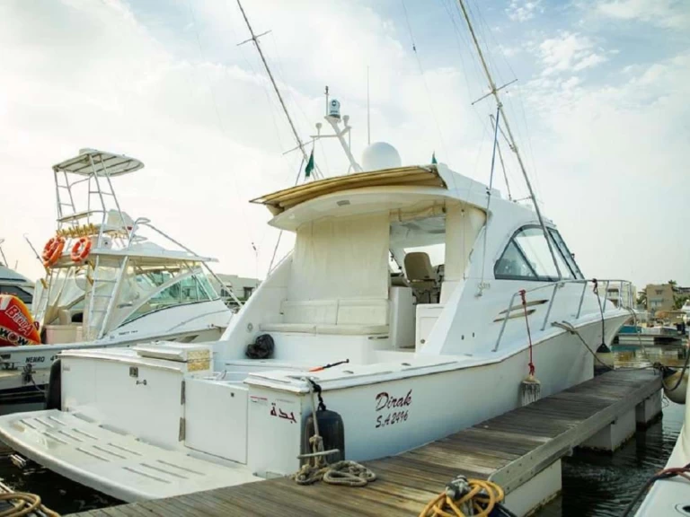 Alquiler de Hatteras Dirak en Durrat Al-Arus