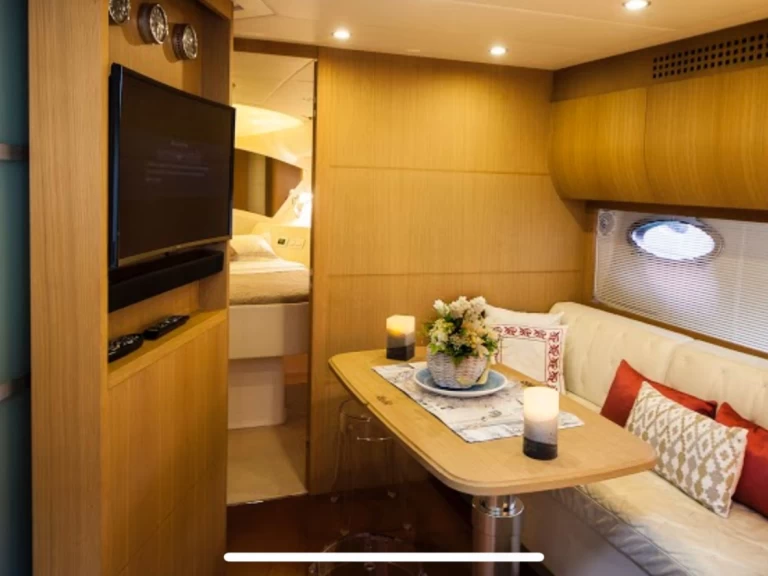 Alquiler de embarcaciones Pershing Pershing 56 HT enPorto di Salerno en Samboat