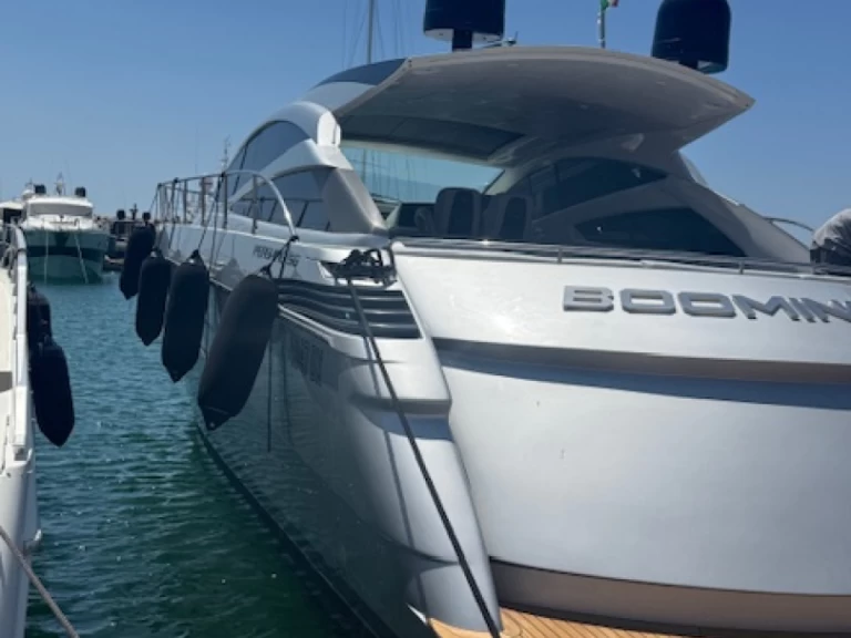 Alquiler de embarcaciones Pershing Pershing 56 HT enPorto di Salerno en Samboat
