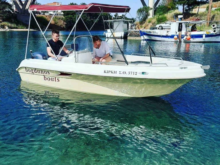 Alquiler de Karel 4,90 en Néa Potídhaia