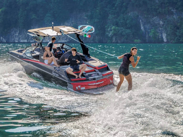 Alquiler Lancha Malibu con o sin  título de navegación