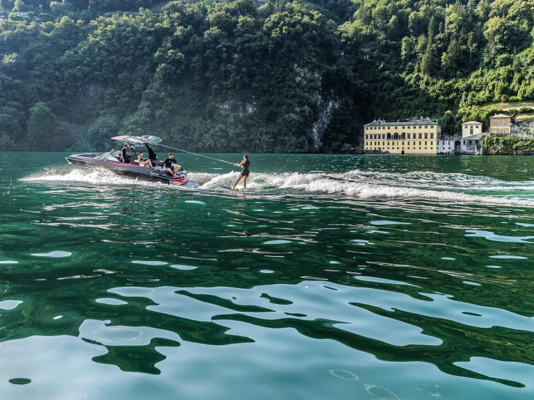 Malibu M235 de alquiler a Como (Ciudad)