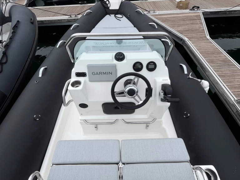 Alquiler Neumática Zodiac con o sin  título de navegación