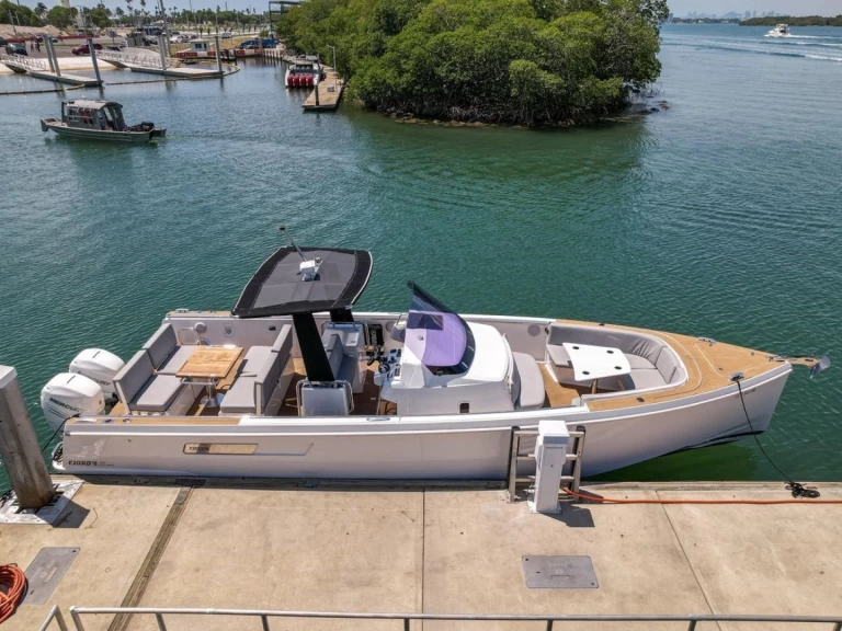 Alquiler de embarcaciones Pardo Yachts 36 enGolfe-Juan en Samboat