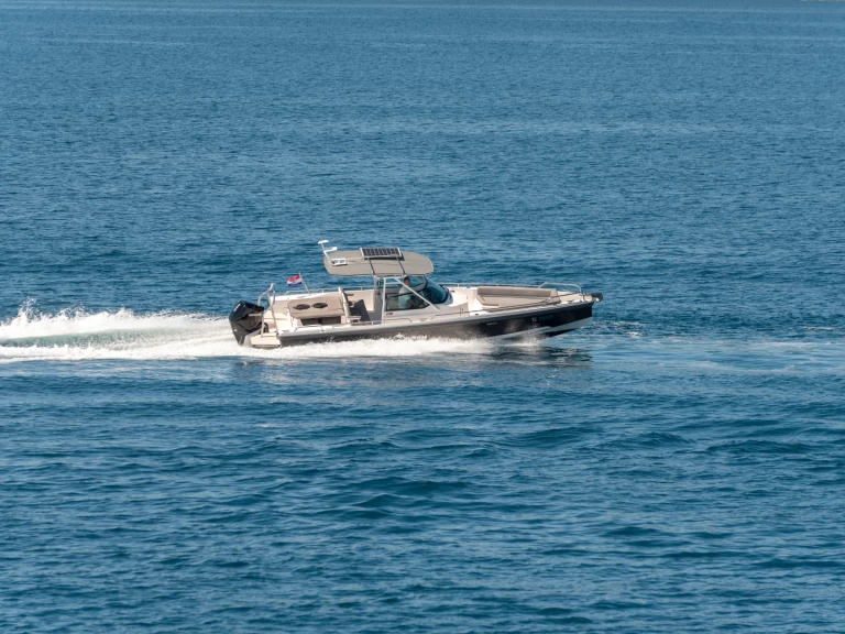 Alquiler de Axopar Axopar 28 T-Top en Trogir