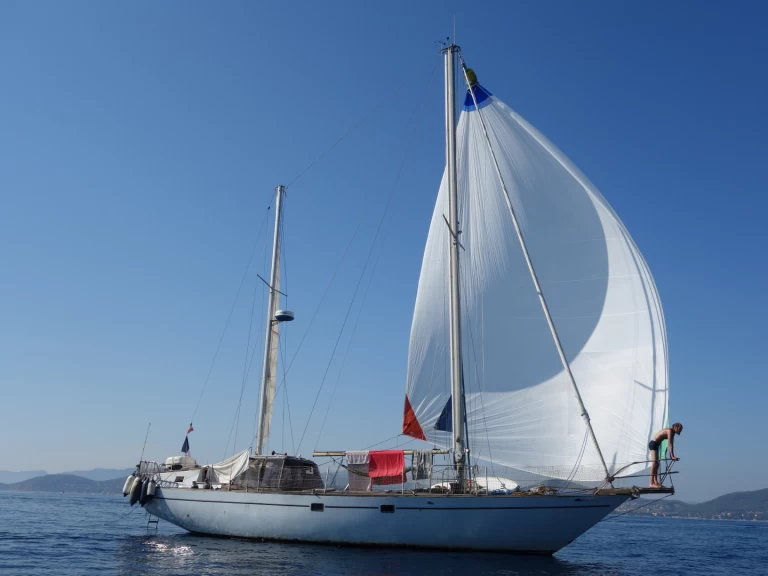 Velero para alquilar Hyères al mejor precio