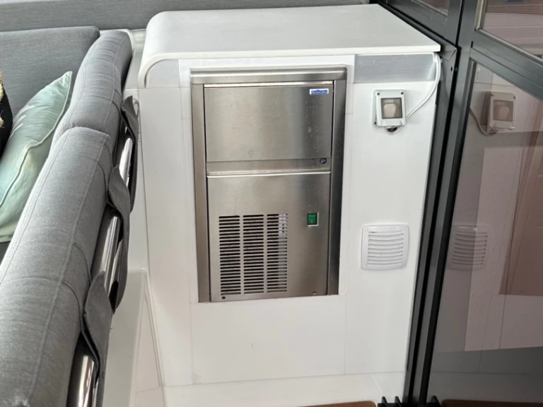 Alquiler Catamarán Fountaine Pajot con o sin  título de navegación