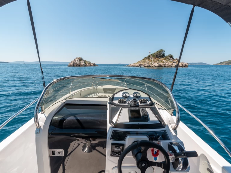 Alquiler de embarcaciones  Voyager 21 enTrogir en Samboat