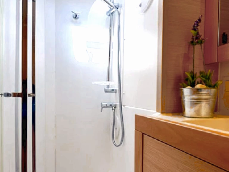 Alquiler de barcos Néa Péramos barato de Lagoon 39