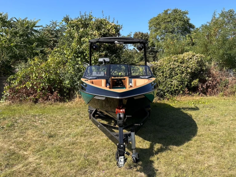 Alquiler de Lancha, con o sin patrón Malibu Vienna