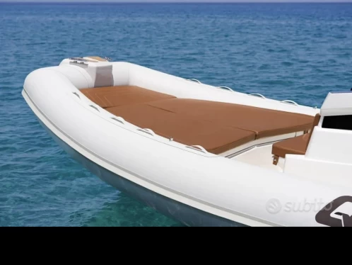 Alquiler de Qmax 26 Juniorboat  en Vulcano