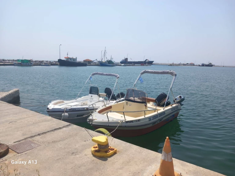 Alquiler de Athrakiboats Macedonia 4.85 en Néa Moudhaniá