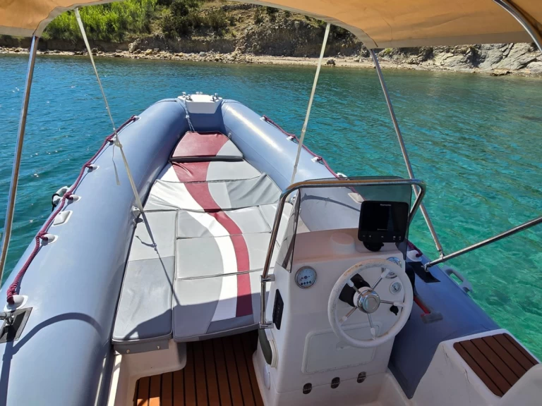 Alquiler de Novomar NM630 en Novalja