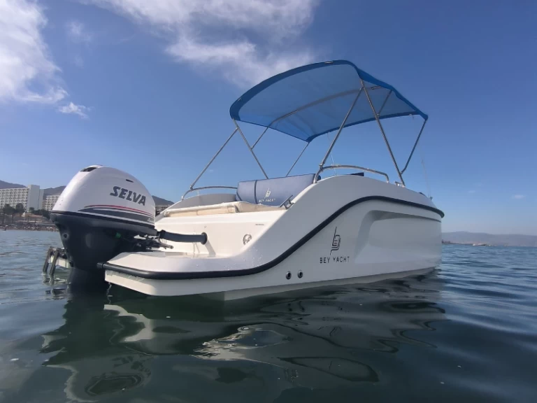 Alquiler de barcos Puerto Marina Benalmadena barato de 18