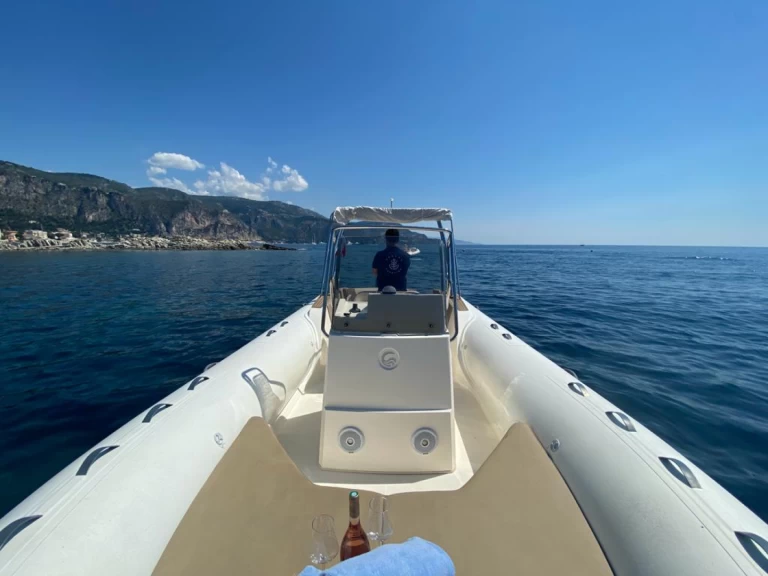 Alquiler de Capelli Tempest 775 en Antibes