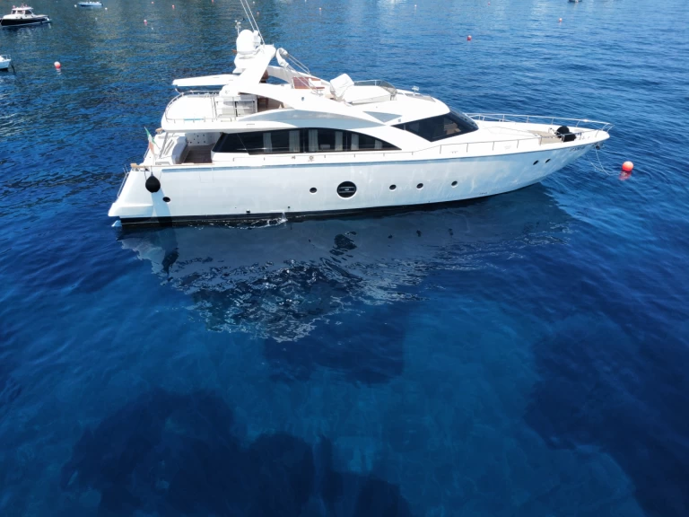 Alquiler de Aicon 75 fly en Capo d'Orlando Porto