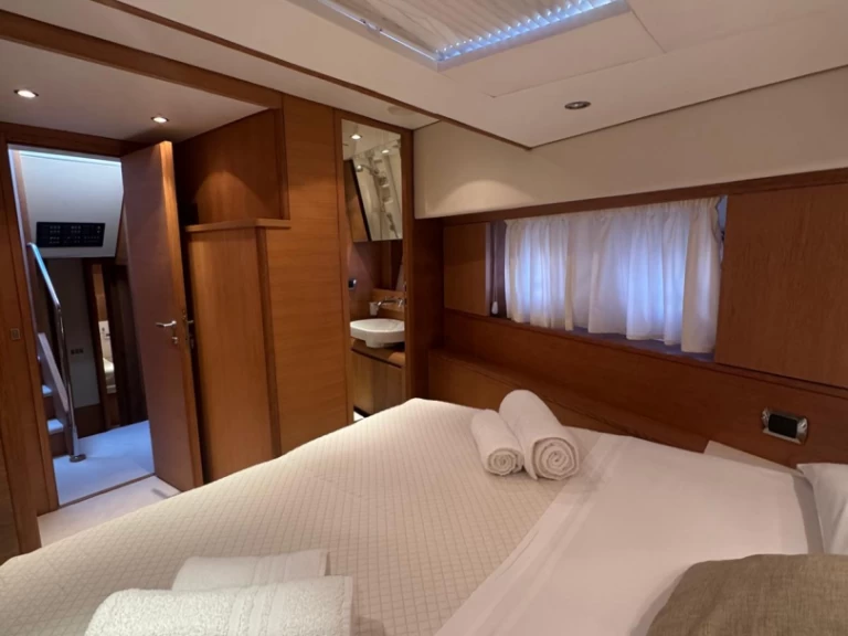 Alquiler de Yate de lujo, con o sin patrón Aicon Capo d'Orlando Porto