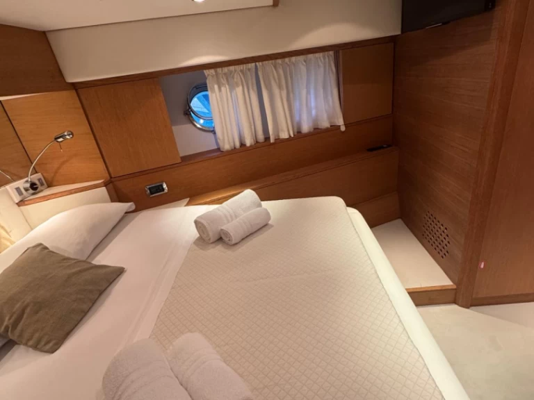 Alquiler Yate de lujo Aicon con o sin  título de navegación