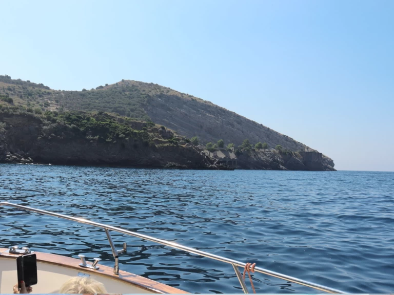 Alquiler de barcos Massa Lubrense barato de Gozzo sorrentino