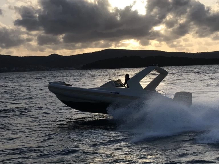 Alquiler Neumática Solemar con o sin  título de navegación