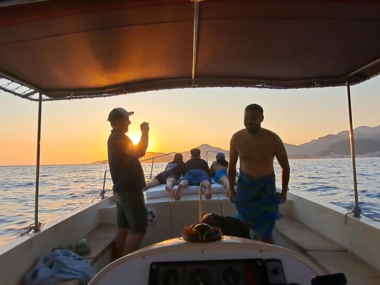 Alquiler Lancha Navar con o sin  título de navegación