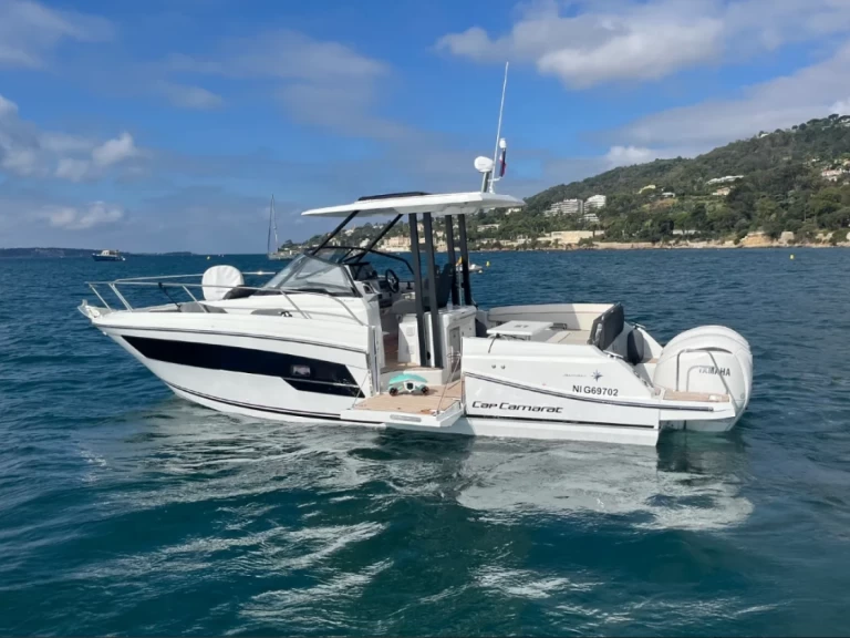 Alquiler de Jeanneau Cap Camarat 9.0 WA Série 2 en Golfe-Juan